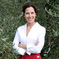 Headshot of Deborah Dal Fovo from The Art of Italian Living.