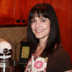 Headshot of Leigh for her Food Blogger Pro testimonial.