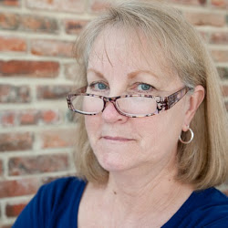 Headshot of Pam for her Food Blogger Pro testimonial.